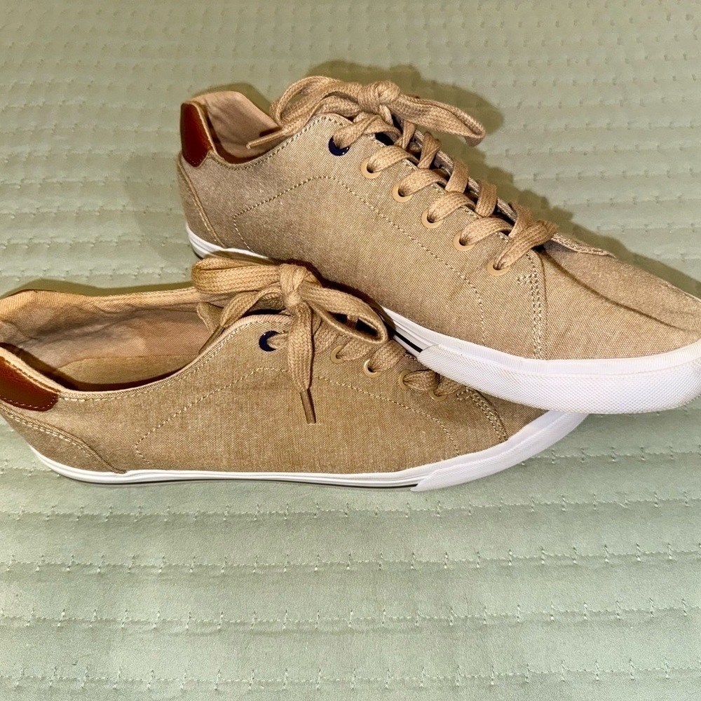Tommy Hilfiger Men's Tan Sneakers. Size 10. GUC.